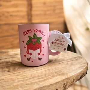 Bull in a Book Shop “Berry Bookish” Mug NWT
